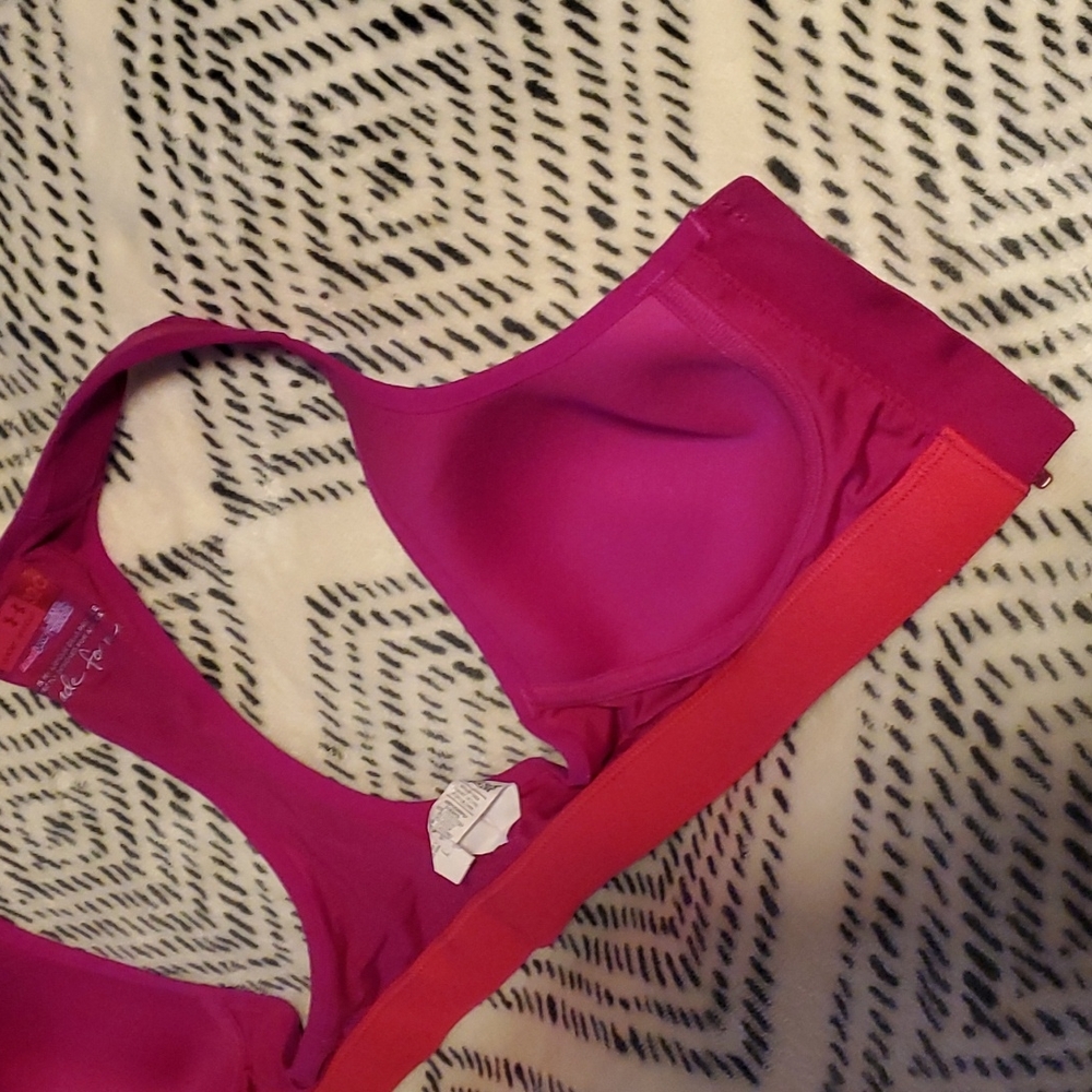 Under Armour Pink Sports Bra Woman's Size 32C - Picture 9 of 13